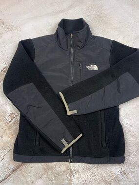 The North Face Women’s Denali Full-Zip Black Lightweight Fleece Jacket